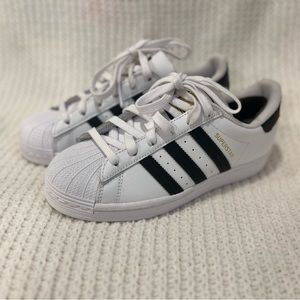 Adidas Sneakers